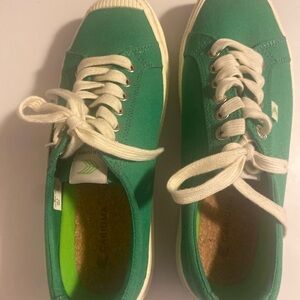 Cariuma Vibrant Green Footwear